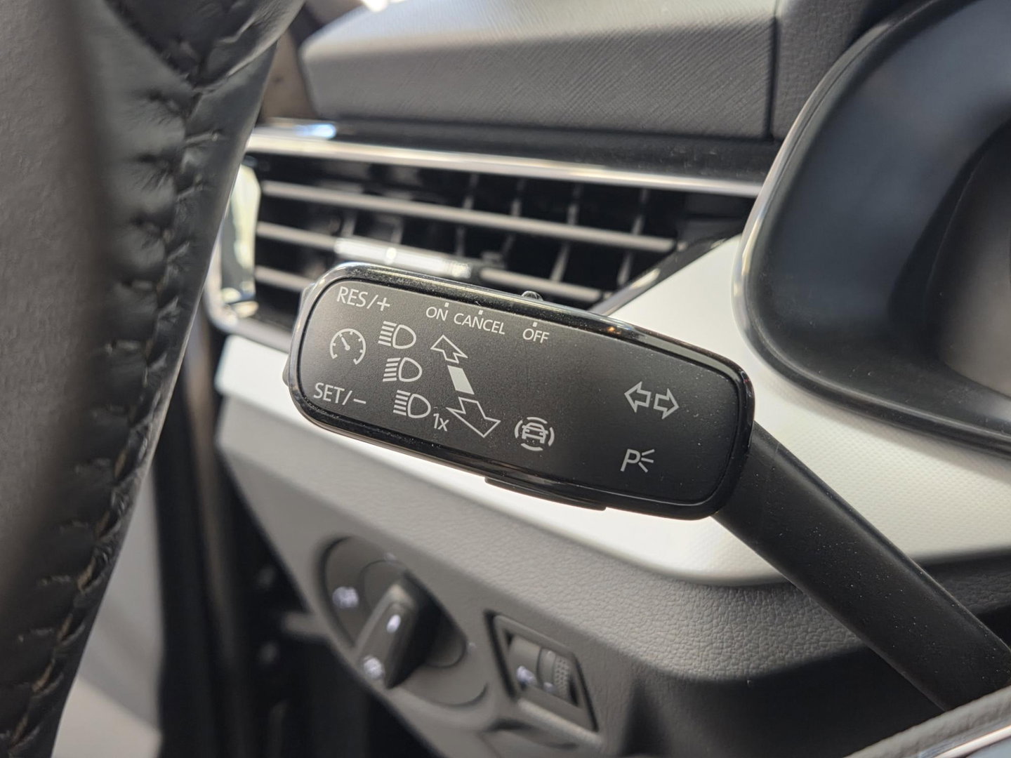 Škoda Kamiq 1.0 TSI Ambition Full-led Navigatie 17'inch lmv