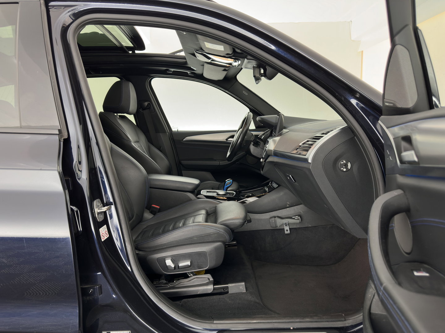 BMW iX3 M-Pack High Executive 80 kWh [3-Fase-11kW] {SoH-99%} (INCL-BTW) Aut. *PANO | LEATHER | ADAPTIVE-CRUISE | FULL-LED | HARMAN/KARDON-AUDIO | BLINDSPOT | DIGI-COCKPIT | HEATED-SPORTSEATS | CAMERA | DAB+ | NAVI-FULLMAP | TOWBAR | 20''ALU*