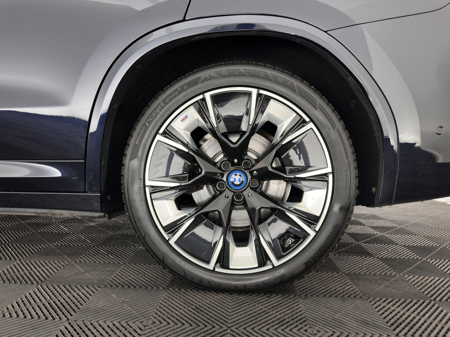 BMW iX3 M-Pack High Executive 80 kWh [3-Fase-11kW] {SoH-99%} (INCL-BTW) Aut. *PANO | LEATHER | ADAPTIVE-CRUISE | FULL-LED | HARMAN/KARDON-AUDIO | BLINDSPOT | DIGI-COCKPIT | HEATED-SPORTSEATS | CAMERA | DAB+ | NAVI-FULLMAP | TOWBAR | 20''ALU*