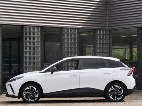 MG Mg4 electric 64kWh LONG RANGE/ NL-AUTO 1STE EIGENAAR/ SOH 95%