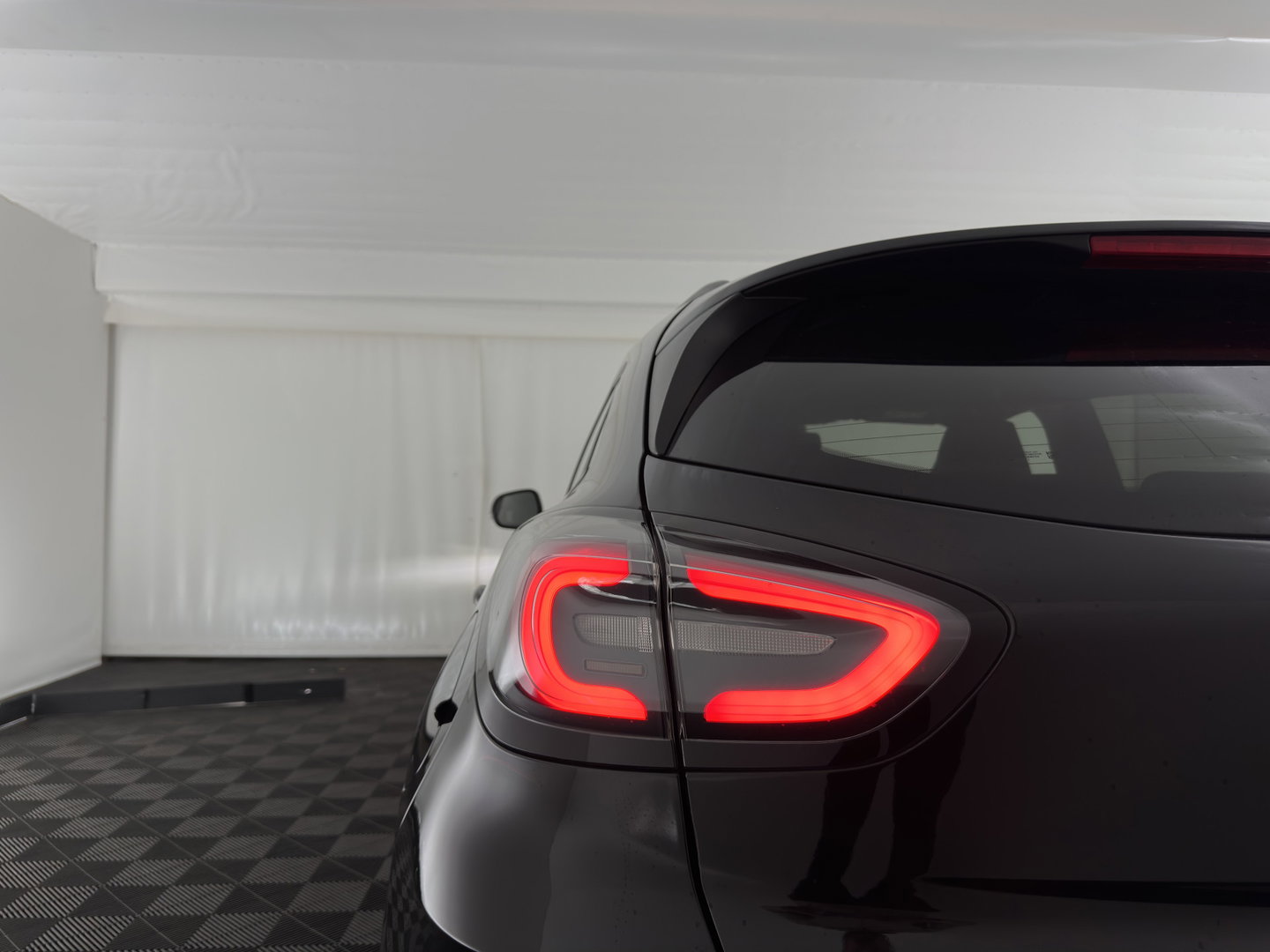 Ford Puma 1.0 EcoBoost Hybrid ST-Line X (INCL-BTW) *LEATHER-FABRIC | ADAPTIVE-CRUISE | FULL-LED | BANG&OLUSEN |  BLIND-SPOT | CAMERA | HEATED-SPORTSEATS | DIGI-COCKPIT | NAVI-FULLMAP | PRIVACY-GLASS | AMBIENT-LIGHT | TOWBAR | 18''A