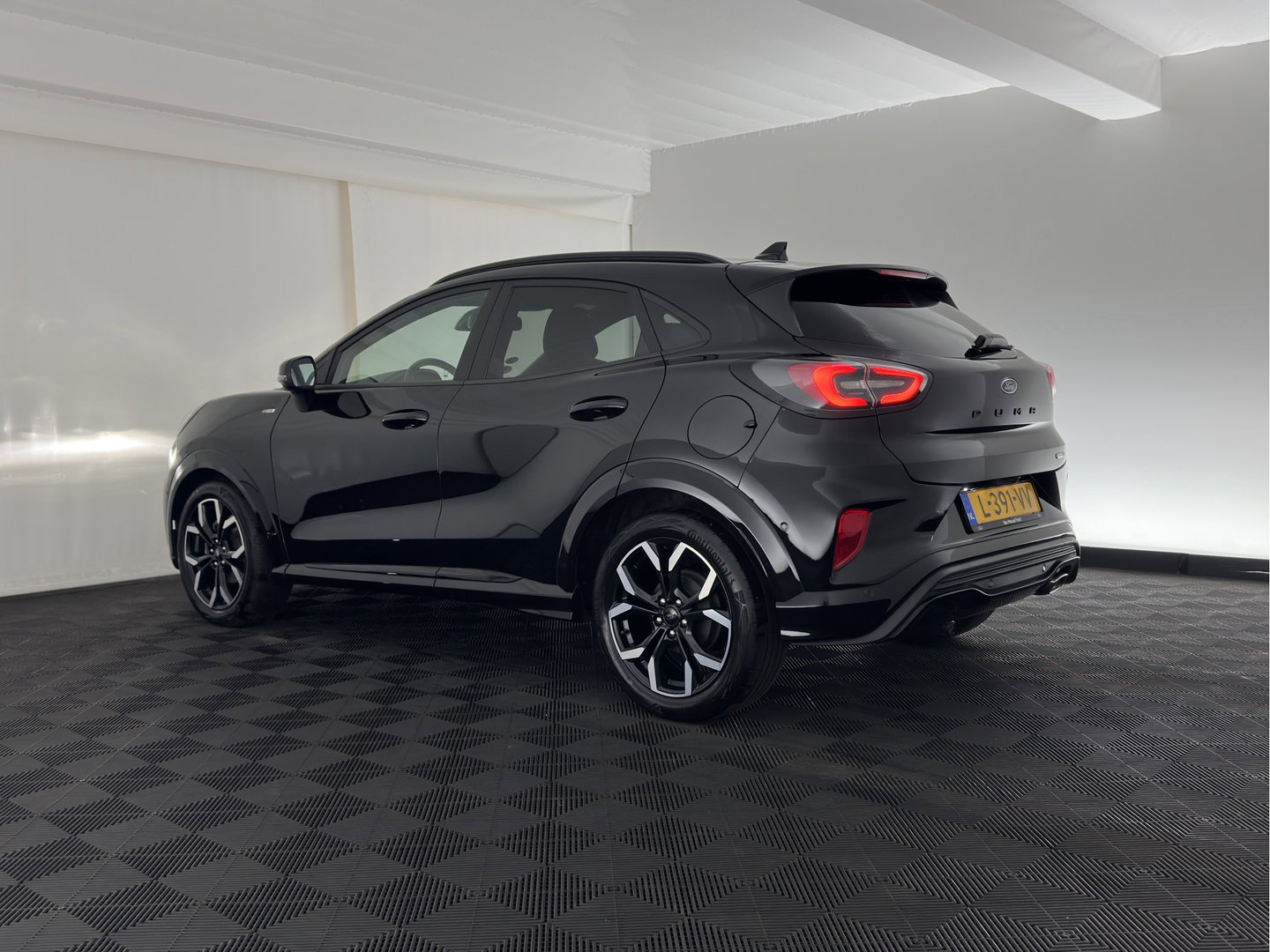 Ford Puma 1.0 EcoBoost Hybrid ST-Line X (INCL-BTW) *LEATHER-FABRIC | ADAPTIVE-CRUISE | FULL-LED | BANG&OLUSEN |  BLIND-SPOT | CAMERA | HEATED-SPORTSEATS | DIGI-COCKPIT | NAVI-FULLMAP | PRIVACY-GLASS | AMBIENT-LIGHT | TOWBAR | 18''A