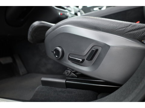 Volvo XC60 2.0 T6 Plug-in hybrid AWD Long Range Plus Dark | Rijklaar | Pano-dak | Trekhaak | 4x Stoel + Stuurverw. | voorruit.verw. | Google |