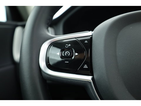 Volvo XC60 2.0 T6 Plug-in hybrid AWD Long Range Plus Dark | Rijklaar | Pano-dak | Trekhaak | 4x Stoel + Stuurverw. | voorruit.verw. | Google |