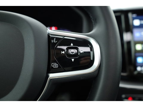 Volvo XC60 2.0 T6 Plug-in hybrid AWD Long Range Plus Dark | Rijklaar | Pano-dak | Trekhaak | 4x Stoel + Stuurverw. | voorruit.verw. | Google |