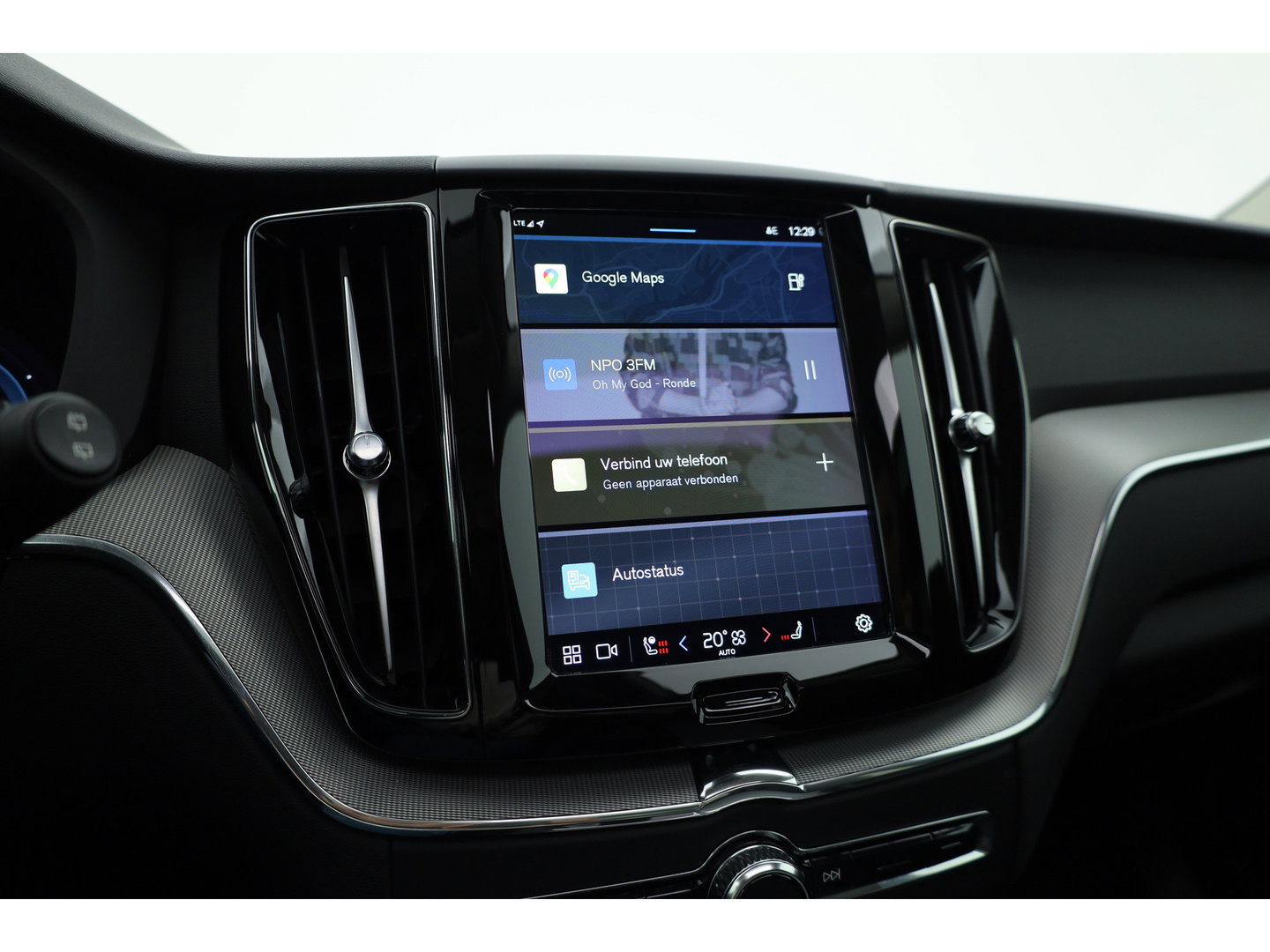 Volvo XC60 2.0 T6 Plug-in hybrid AWD Long Range Plus Dark | Rijklaar | Pano-dak | Trekhaak | 4x Stoel + Stuurverw. | voorruit.verw. | Google |