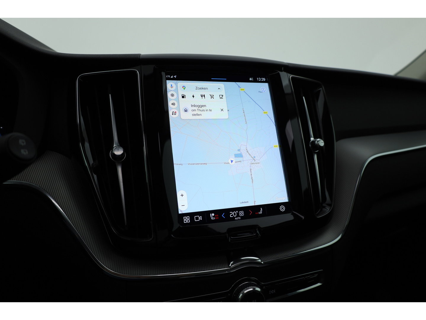 Volvo XC60 2.0 T6 Plug-in hybrid AWD Long Range Plus Dark | Rijklaar | Pano-dak | Trekhaak | 4x Stoel + Stuurverw. | voorruit.verw. | Google |
