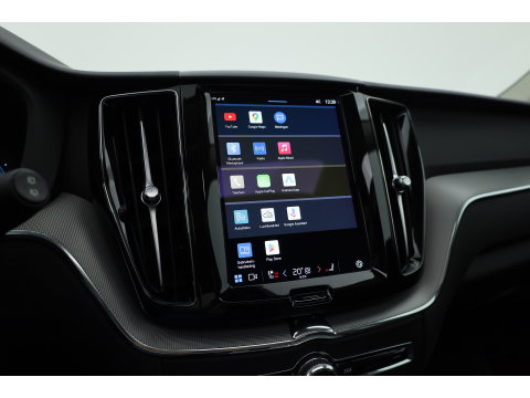 Volvo XC60 2.0 T6 Plug-in hybrid AWD Long Range Plus Dark | Rijklaar | Pano-dak | Trekhaak | 4x Stoel + Stuurverw. | voorruit.verw. | Google |