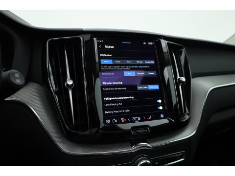 Volvo XC60 2.0 T6 Plug-in hybrid AWD Long Range Plus Dark | Rijklaar | Pano-dak | Trekhaak | 4x Stoel + Stuurverw. | voorruit.verw. | Google |