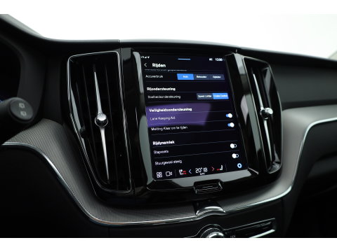 Volvo XC60 2.0 T6 Plug-in hybrid AWD Long Range Plus Dark | Rijklaar | Pano-dak | Trekhaak | 4x Stoel + Stuurverw. | voorruit.verw. | Google |