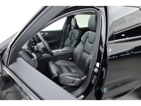 Volvo XC60 2.0 T6 Plug-in hybrid AWD Long Range Plus Dark | Rijklaar | Pano-dak | Trekhaak | 4x Stoel + Stuurverw. | voorruit.verw. | Google |