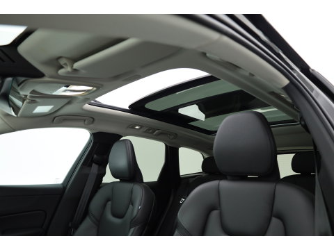 Volvo XC60 2.0 T6 Plug-in hybrid AWD Long Range Plus Dark | Rijklaar | Pano-dak | Trekhaak | 4x Stoel + Stuurverw. | voorruit.verw. | Google |