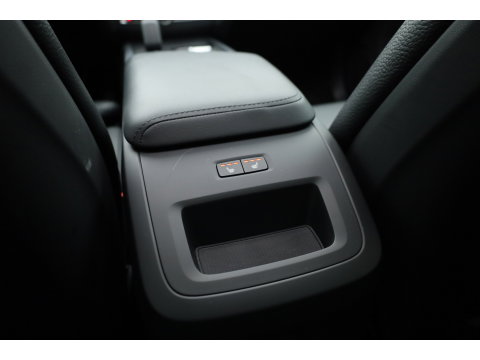 Volvo XC60 2.0 T6 Plug-in hybrid AWD Long Range Plus Dark | Rijklaar | Pano-dak | Trekhaak | 4x Stoel + Stuurverw. | voorruit.verw. | Google |