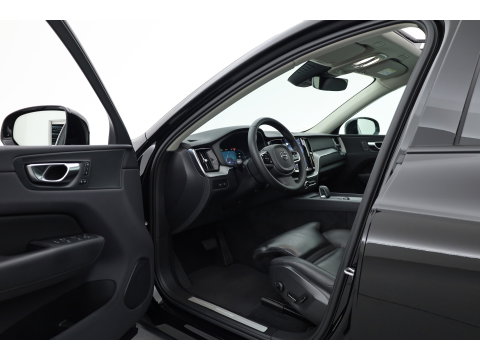 Volvo XC60 2.0 T6 Plug-in hybrid AWD Long Range Plus Dark | Rijklaar | Pano-dak | Trekhaak | 4x Stoel + Stuurverw. | voorruit.verw. | Google |