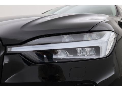 Volvo XC60 2.0 T6 Plug-in hybrid AWD Long Range Plus Dark | Rijklaar | Pano-dak | Trekhaak | 4x Stoel + Stuurverw. | voorruit.verw. | Google |