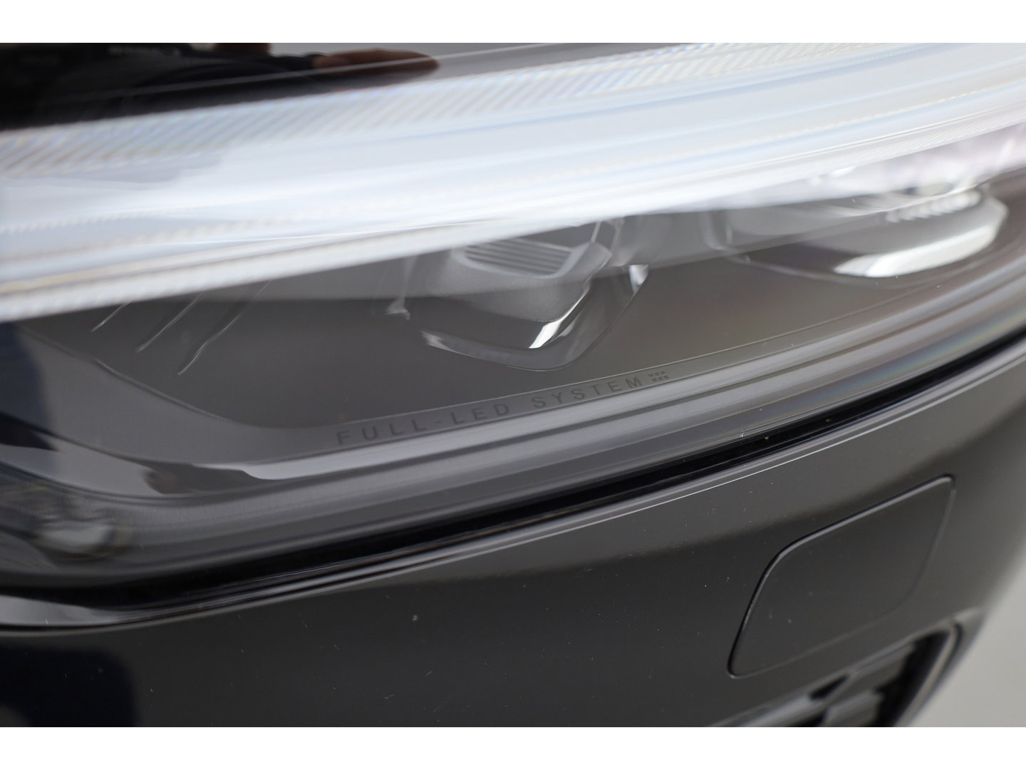 Volvo XC60 2.0 T6 Plug-in hybrid AWD Long Range Plus Dark | Rijklaar | Pano-dak | Trekhaak | 4x Stoel + Stuurverw. | voorruit.verw. | Google |