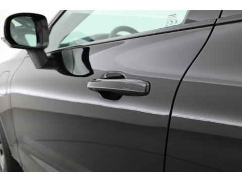 Volvo XC60 2.0 T6 Plug-in hybrid AWD Long Range Plus Dark | Rijklaar | Pano-dak | Trekhaak | 4x Stoel + Stuurverw. | voorruit.verw. | Google |