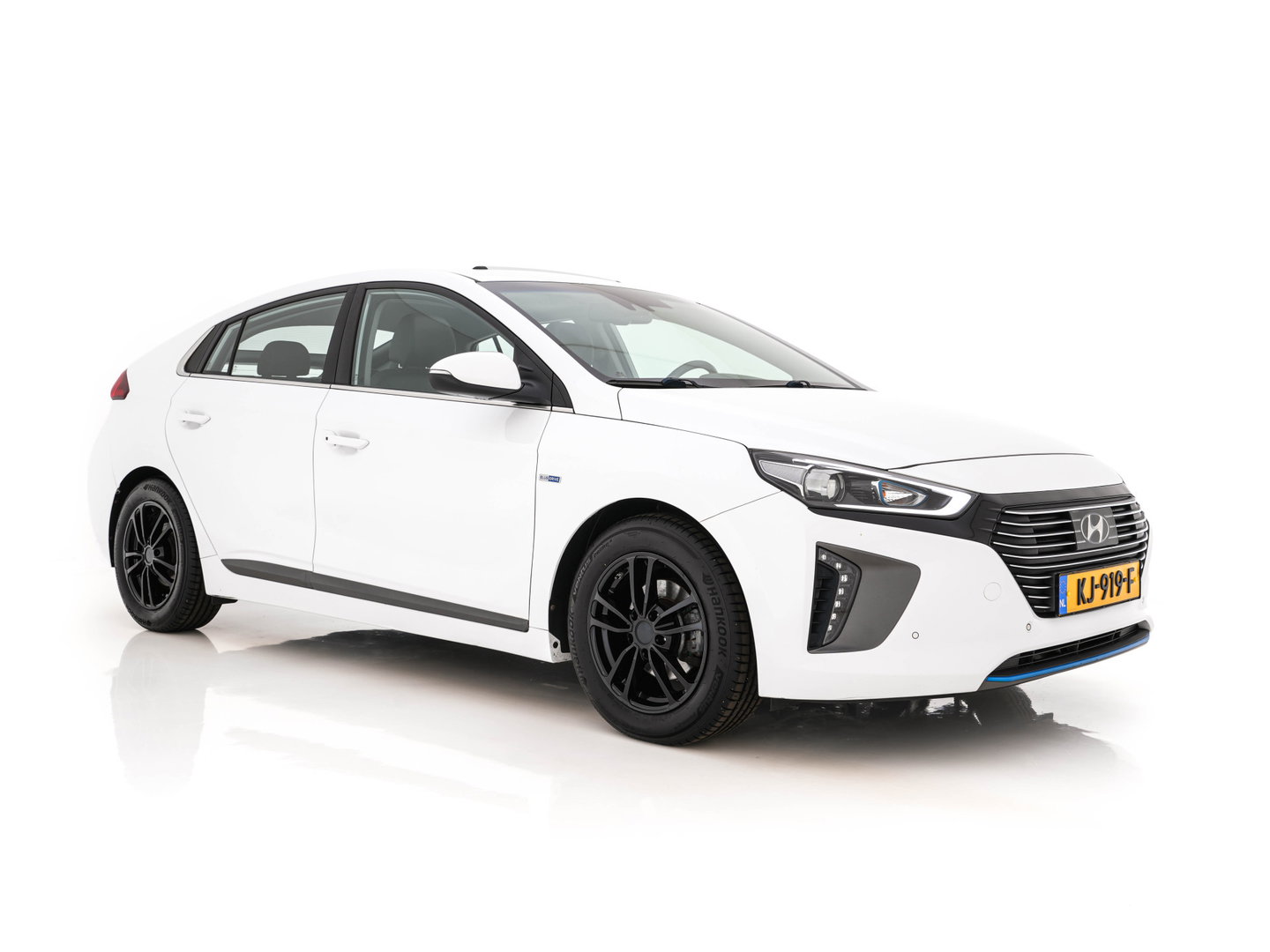Hyundai IONIQ 1.6 GDi First Edition Aut. *PANO | LEATHER | XENON | ADAPTIVE-CRUISE | MEMORY-PACK | BLIND-SPOT | HEATED-COMFORTSEATS | NAVI-FULLMAP | CAMERA | KEYLESS | ECC | PDC | 15''ALU*
