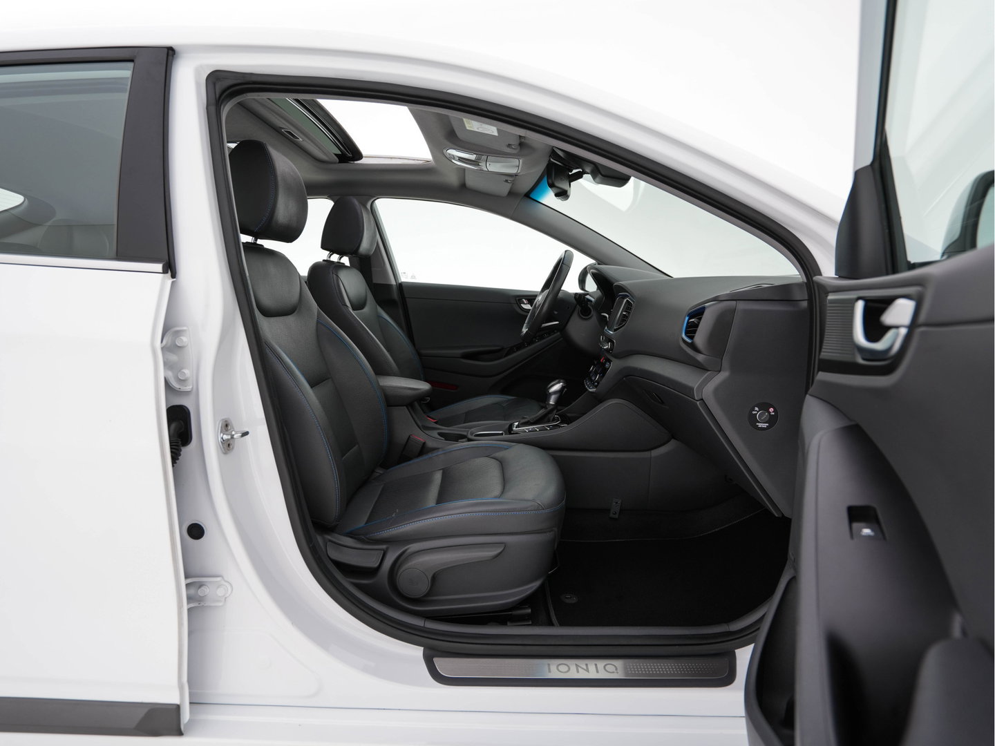 Hyundai IONIQ 1.6 GDi First Edition Aut. *PANO | LEATHER | XENON | ADAPTIVE-CRUISE | MEMORY-PACK | BLIND-SPOT | HEATED-COMFORTSEATS | NAVI-FULLMAP | CAMERA | KEYLESS | ECC | PDC | 15''ALU*