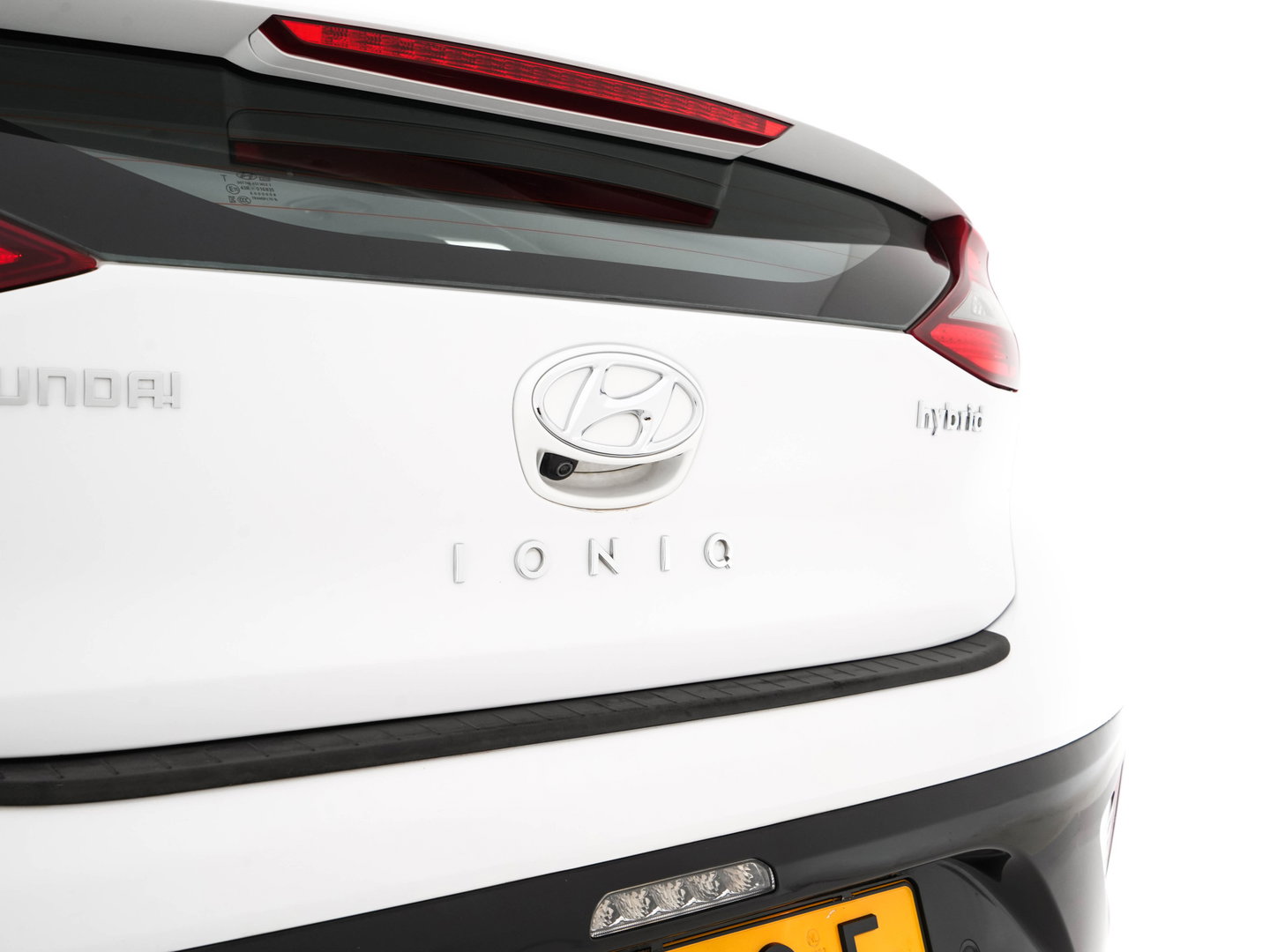 Hyundai IONIQ 1.6 GDi First Edition Aut. *PANO | LEATHER | XENON | ADAPTIVE-CRUISE | MEMORY-PACK | BLIND-SPOT | HEATED-COMFORTSEATS | NAVI-FULLMAP | CAMERA | KEYLESS | ECC | PDC | 15''ALU*