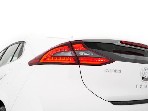 Hyundai IONIQ 1.6 GDi First Edition Aut. *PANO | LEATHER | XENON | ADAPTIVE-CRUISE | MEMORY-PACK | BLIND-SPOT | HEATED-COMFORTSEATS | NAVI-FULLMAP | CAMERA | KEYLESS | ECC | PDC | 15''ALU*