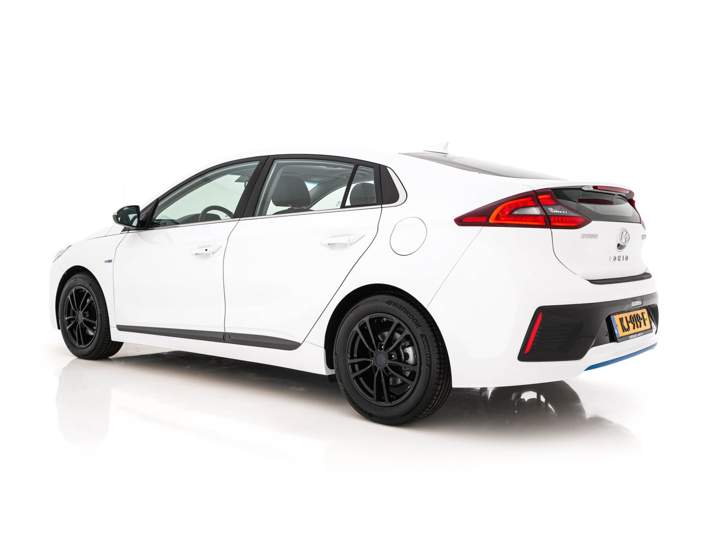 Hyundai IONIQ 1.6 GDi First Edition Aut. *PANO | LEATHER | XENON | ADAPTIVE-CRUISE | MEMORY-PACK | BLIND-SPOT | HEATED-COMFORTSEATS | NAVI-FULLMAP | CAMERA | KEYLESS | ECC | PDC | 15''ALU*