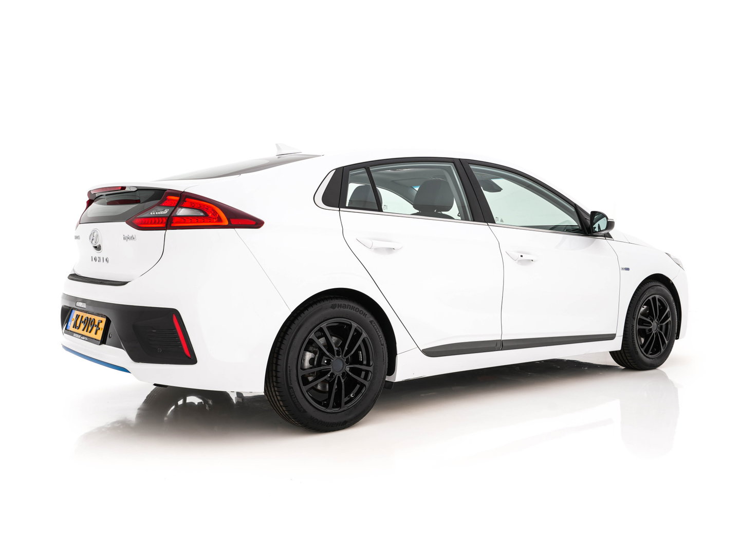 Hyundai IONIQ 1.6 GDi First Edition Aut. *PANO | LEATHER | XENON | ADAPTIVE-CRUISE | MEMORY-PACK | BLIND-SPOT | HEATED-COMFORTSEATS | NAVI-FULLMAP | CAMERA | KEYLESS | ECC | PDC | 15''ALU*