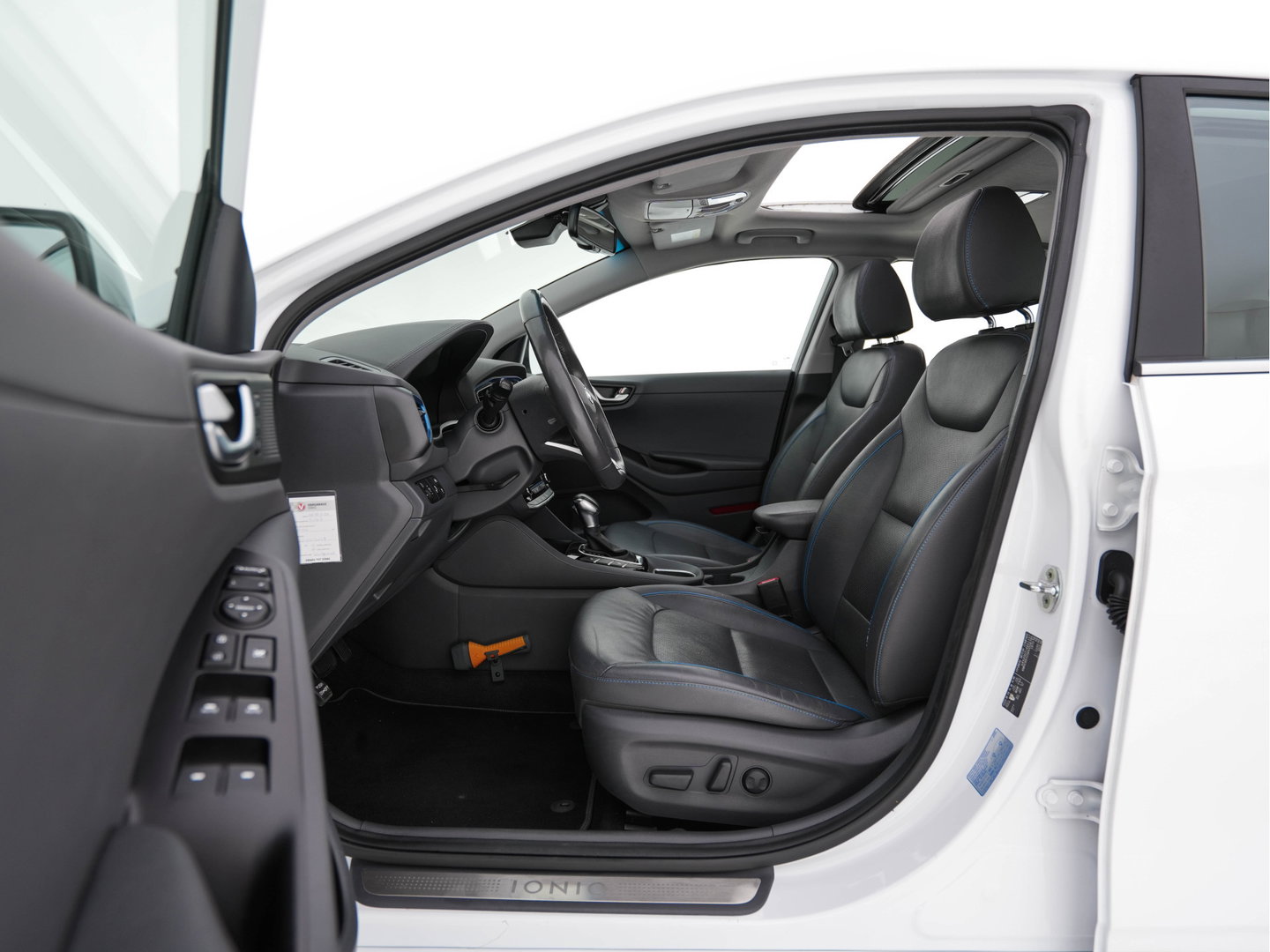 Hyundai IONIQ 1.6 GDi First Edition Aut. *PANO | LEATHER | XENON | ADAPTIVE-CRUISE | MEMORY-PACK | BLIND-SPOT | HEATED-COMFORTSEATS | NAVI-FULLMAP | CAMERA | KEYLESS | ECC | PDC | 15''ALU*