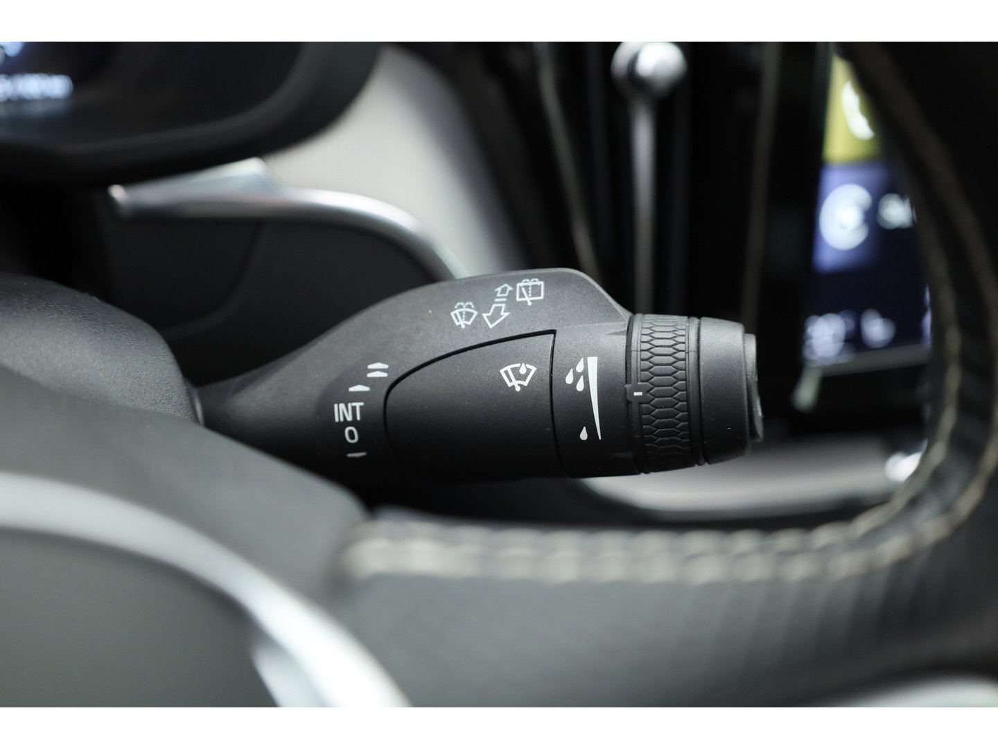 Volvo XC60 2.0 T8 Twin Engine AWD R-Design | Prijs Rijklaar | Vol | Luchtvering | Stoelventilatie | Trekhaak | 21 inch |