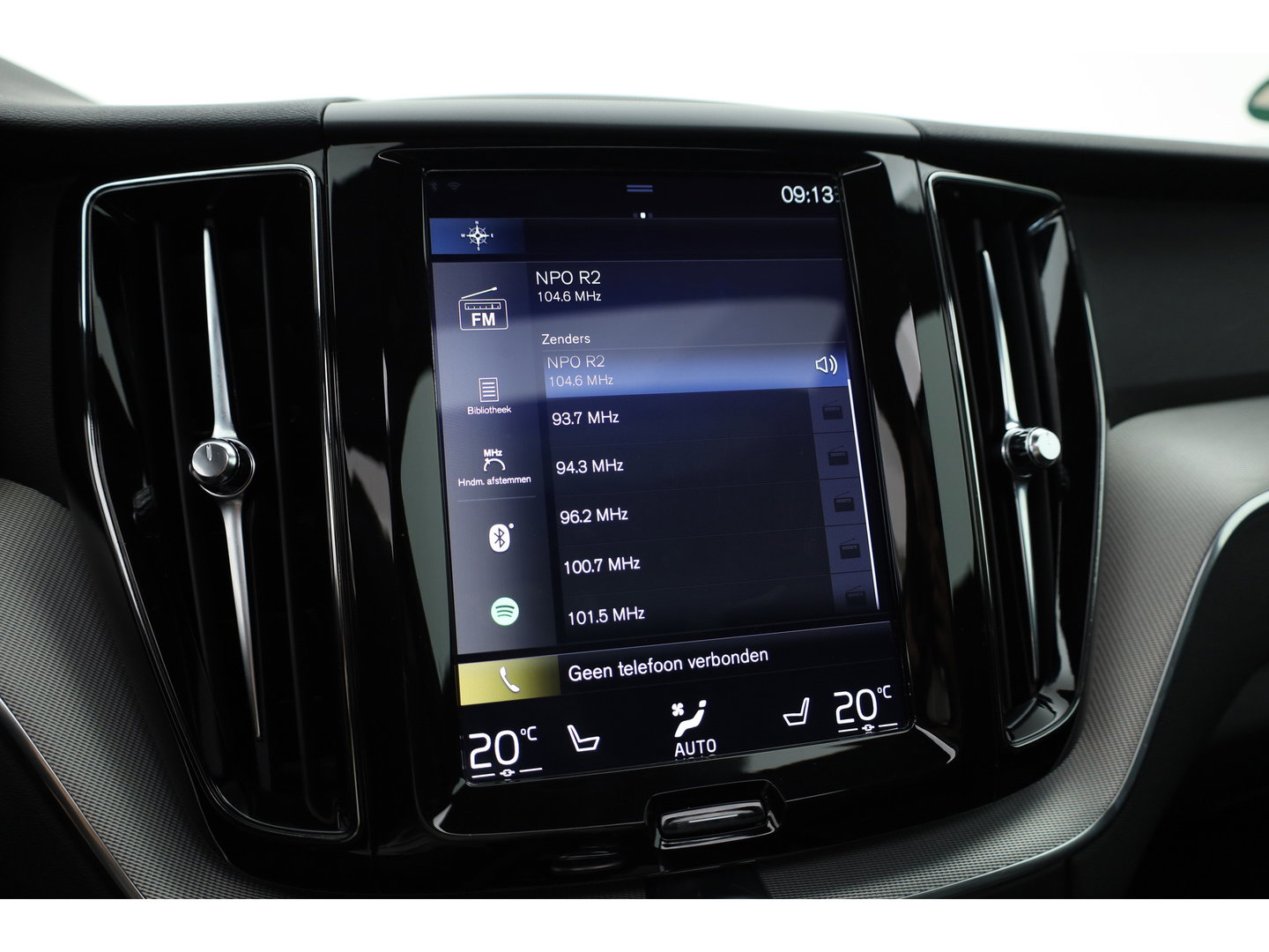 Volvo XC60 2.0 T8 Twin Engine AWD R-Design | Prijs Rijklaar | Vol | Luchtvering | Stoelventilatie | Trekhaak | 21 inch |