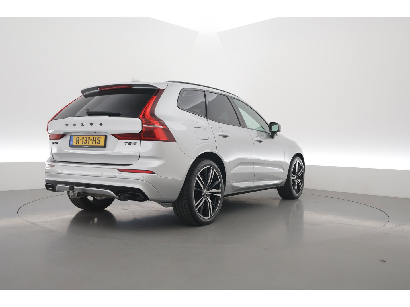 Volvo XC60 2.0 T8 Twin Engine AWD R-Design | Prijs Rijklaar | Vol | Luchtvering | Stoelventilatie | Trekhaak | 21 inch |