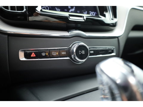 Volvo XC60 2.0 T8 Twin Engine AWD R-Design | Prijs Rijklaar | Vol | Luchtvering | Stoelventilatie | Trekhaak | 21 inch |