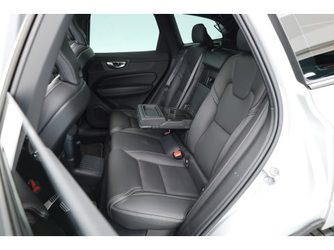 Volvo XC60 2.0 T8 Twin Engine AWD R-Design | Prijs Rijklaar | Vol | Luchtvering | Stoelventilatie | Trekhaak | 21 inch |