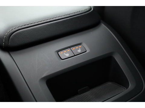 Volvo XC60 2.0 T8 Twin Engine AWD R-Design | Prijs Rijklaar | Vol | Luchtvering | Stoelventilatie | Trekhaak | 21 inch |