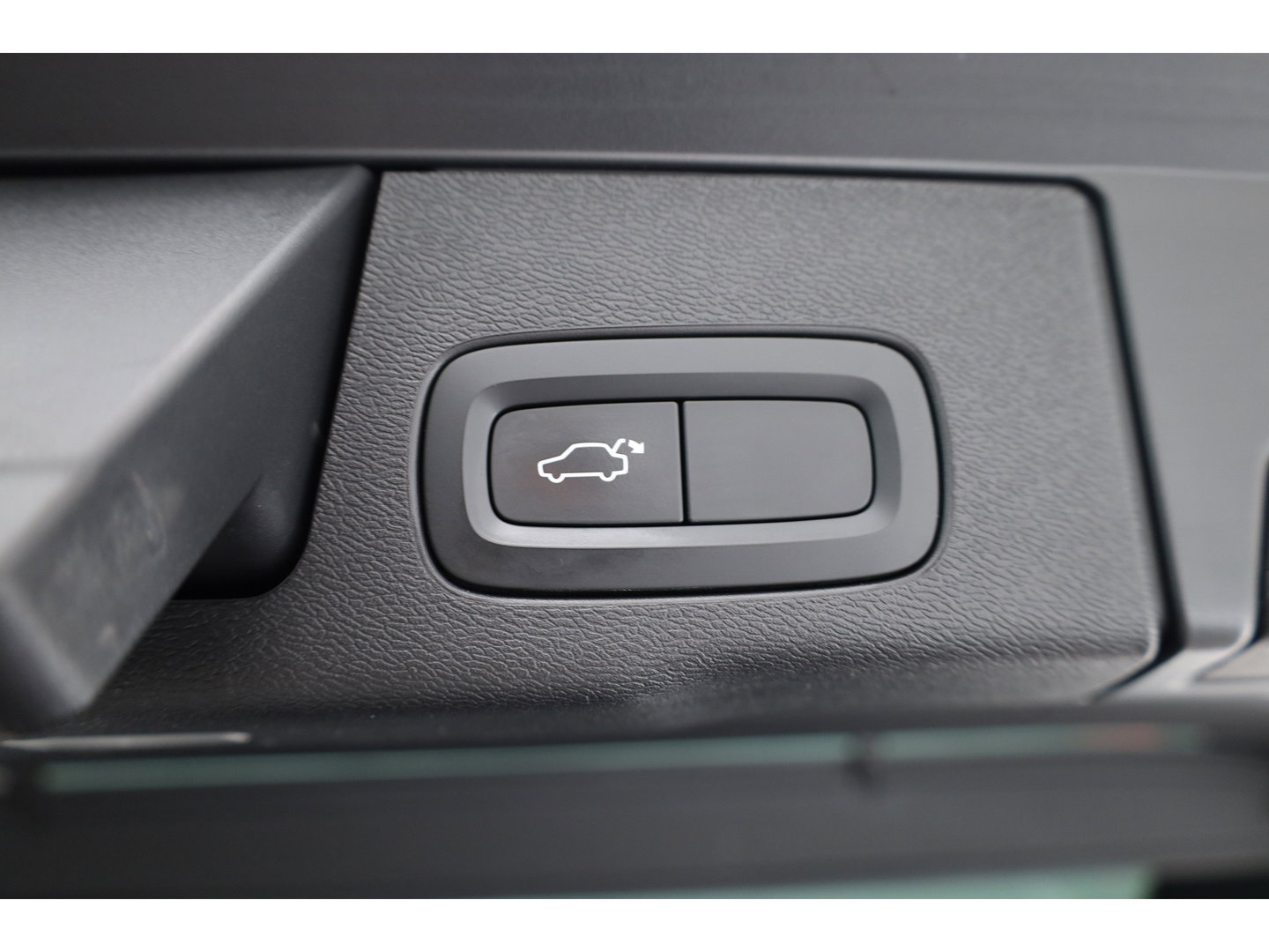 Volvo XC60 2.0 T8 Twin Engine AWD R-Design | Prijs Rijklaar | Vol | Luchtvering | Stoelventilatie | Trekhaak | 21 inch |