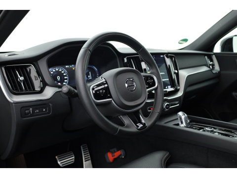 Volvo XC60 2.0 T8 Twin Engine AWD R-Design | Prijs Rijklaar | Vol | Luchtvering | Stoelventilatie | Trekhaak | 21 inch |
