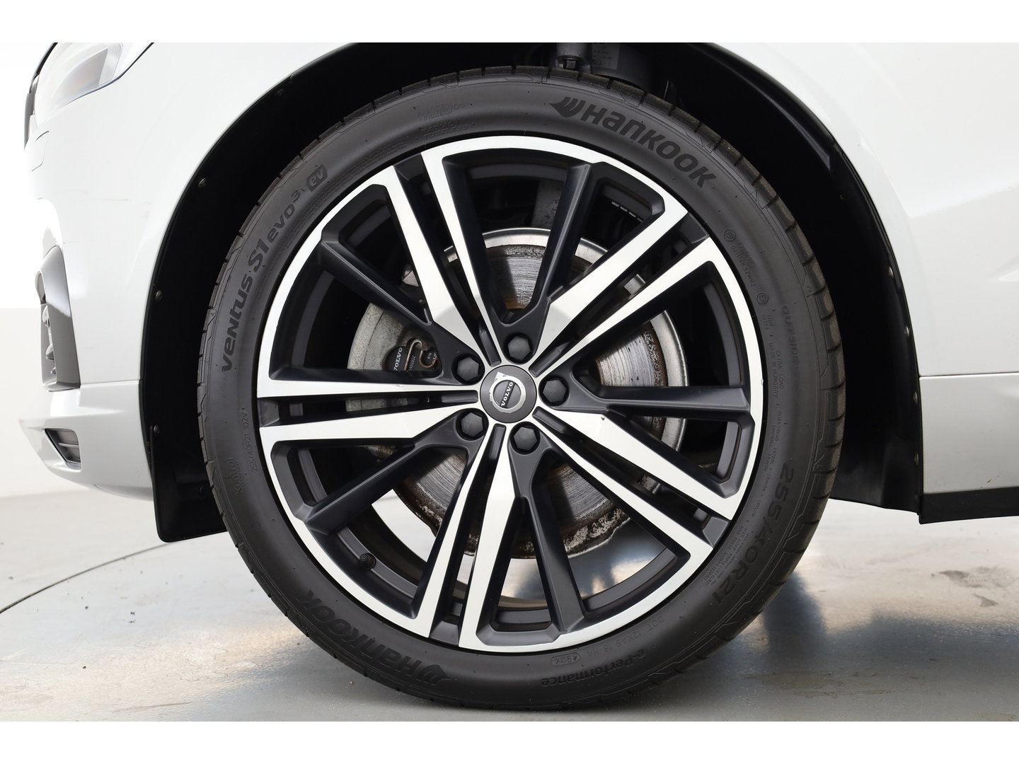 Volvo XC60 2.0 T8 Twin Engine AWD R-Design | Prijs Rijklaar | Vol | Luchtvering | Stoelventilatie | Trekhaak | 21 inch |