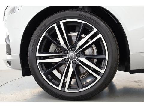 Volvo XC60 2.0 T8 Twin Engine AWD R-Design | Prijs Rijklaar | Vol | Luchtvering | Stoelventilatie | Trekhaak | 21 inch |