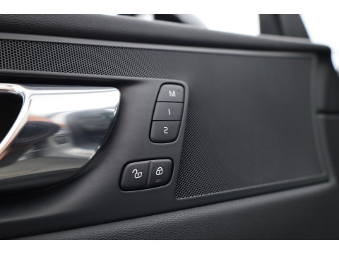 Volvo XC60 2.0 T8 Twin Engine AWD R-Design | Prijs Rijklaar | Vol | Luchtvering | Stoelventilatie | Trekhaak | 21 inch |