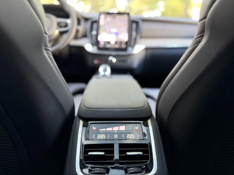 Volvo XC90 2.0 T8 Plug-in hybrid AWD Ultra Dark |Full Option|Pano|B&W|Massage/Ventilatie|Luchtvering|Trekhaak