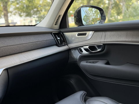 Volvo XC90 2.0 T8 Plug-in hybrid AWD Ultra Dark |Full Option|Pano|B&W|Massage/Ventilatie|Luchtvering|Trekhaak