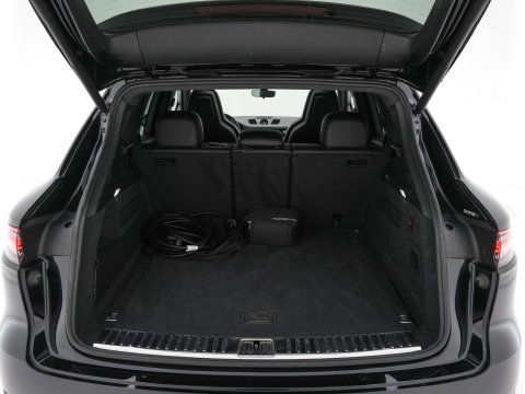 Porsche Cayenne 3.0 E-Hybrid AWD (Plug-in) {SoH-100%} (INCL-BTW) *PANO | LEATHER | FULL-LED | SPORTCHRONO | MEMORY-PACK | BOSE-AUDIO | TOPVIEW | HEATED/VENTILATED-SPORTSEATS | DAB | NAVI-FULLAMP | PRIVACY-GLASS | SHIFTPADDLES | TOWBAR | 22''AL
