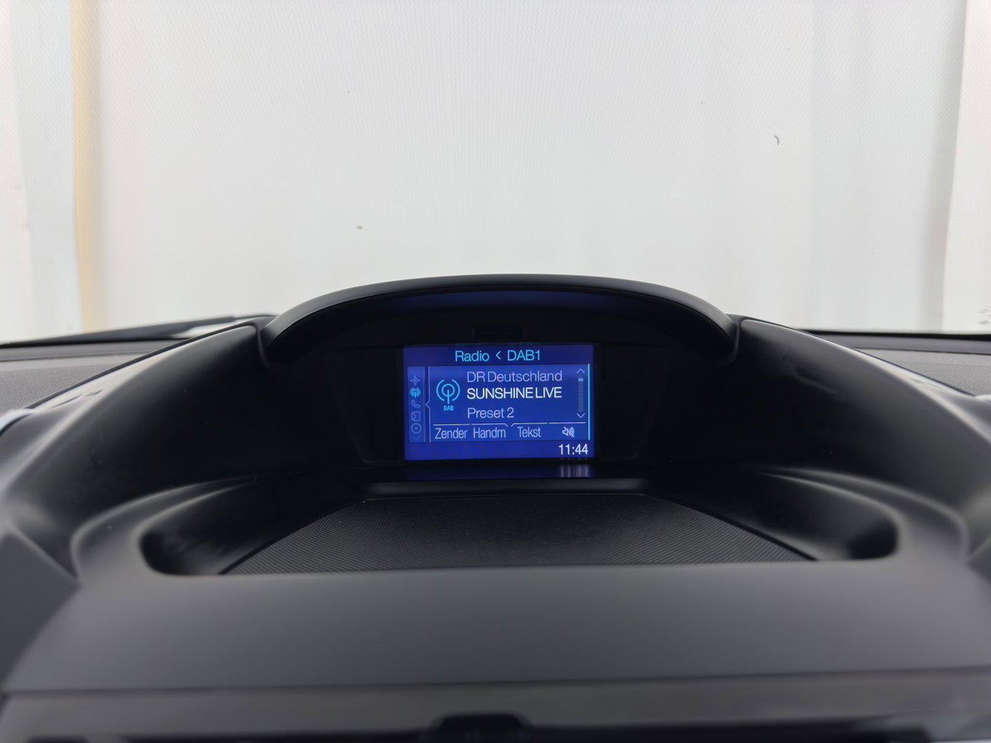 Ford Kuga 1.6 Titanium 4WD Aut. *LEATHER-FABRIC | XENON | HEATED-COMFORTSEATS | NAVI-FULLMAP | KEYLESS | CAMERA | PRIVACY-GLASS | ECC | PDC | CRUISE | 18''ALU | TOWBAR*