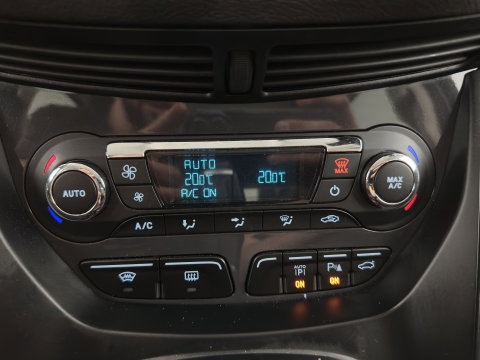 Ford Kuga 1.6 Titanium 4WD Aut. *LEATHER-FABRIC | XENON | HEATED-COMFORTSEATS | NAVI-FULLMAP | KEYLESS | CAMERA | PRIVACY-GLASS | ECC | PDC | CRUISE | 18''ALU | TOWBAR*