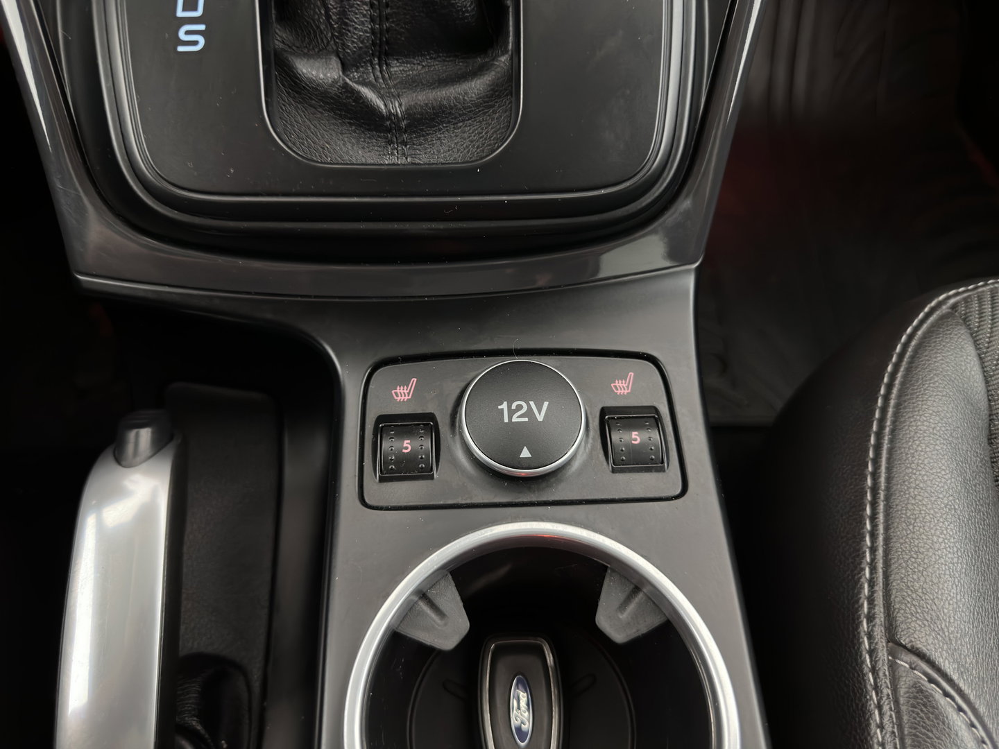 Ford Kuga 1.6 Titanium 4WD Aut. *LEATHER-FABRIC | XENON | HEATED-COMFORTSEATS | NAVI-FULLMAP | KEYLESS | CAMERA | PRIVACY-GLASS | ECC | PDC | CRUISE | 18''ALU | TOWBAR*
