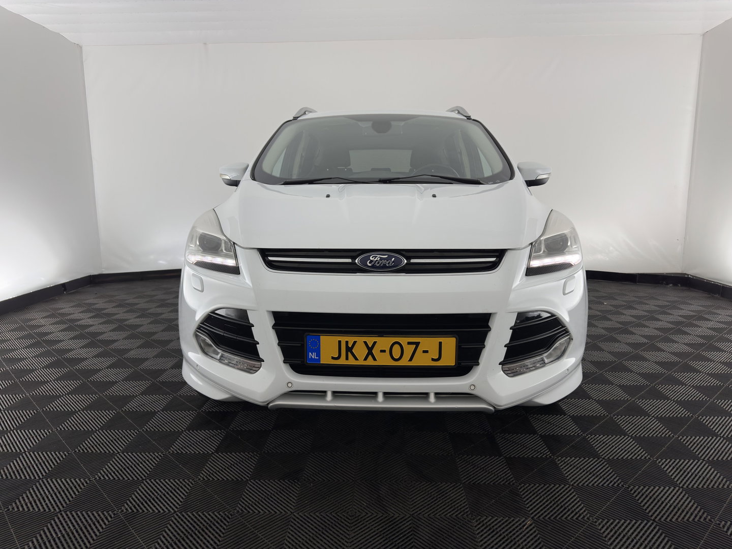 Ford Kuga 1.6 Titanium 4WD Aut. *LEATHER-FABRIC | XENON | HEATED-COMFORTSEATS | NAVI-FULLMAP | KEYLESS | CAMERA | PRIVACY-GLASS | ECC | PDC | CRUISE | 18''ALU | TOWBAR*