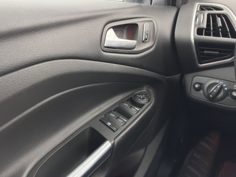 Ford Kuga 1.6 Titanium 4WD Aut. *LEATHER-FABRIC | XENON | HEATED-COMFORTSEATS | NAVI-FULLMAP | KEYLESS | CAMERA | PRIVACY-GLASS | ECC | PDC | CRUISE | 18''ALU | TOWBAR*