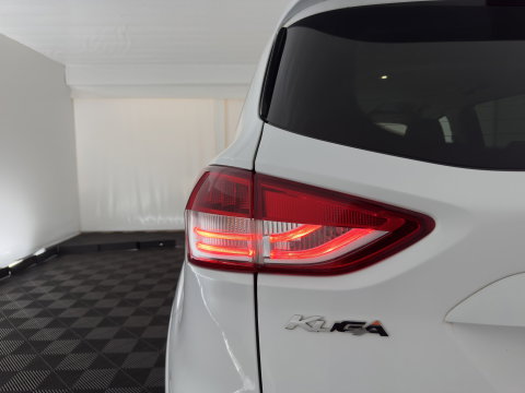 Ford Kuga 1.6 Titanium 4WD Aut. *LEATHER-FABRIC | XENON | HEATED-COMFORTSEATS | NAVI-FULLMAP | KEYLESS | CAMERA | PRIVACY-GLASS | ECC | PDC | CRUISE | 18''ALU | TOWBAR*