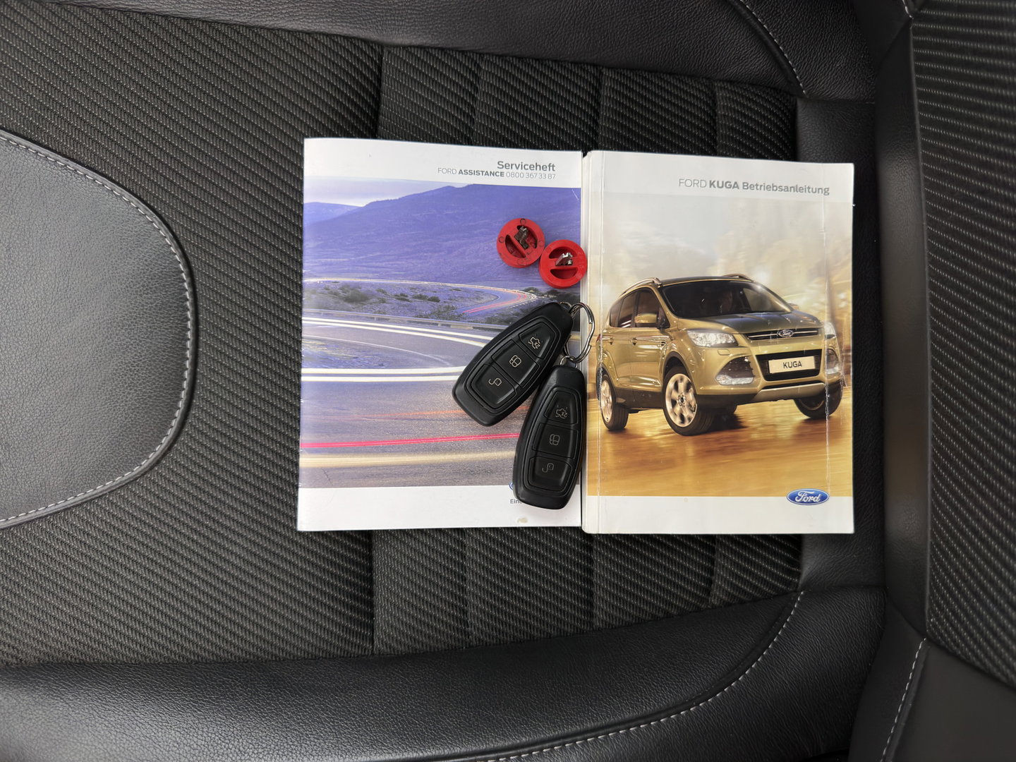 Ford Kuga 1.6 Titanium 4WD Aut. *LEATHER-FABRIC | XENON | HEATED-COMFORTSEATS | NAVI-FULLMAP | KEYLESS | CAMERA | PRIVACY-GLASS | ECC | PDC | CRUISE | 18''ALU | TOWBAR*