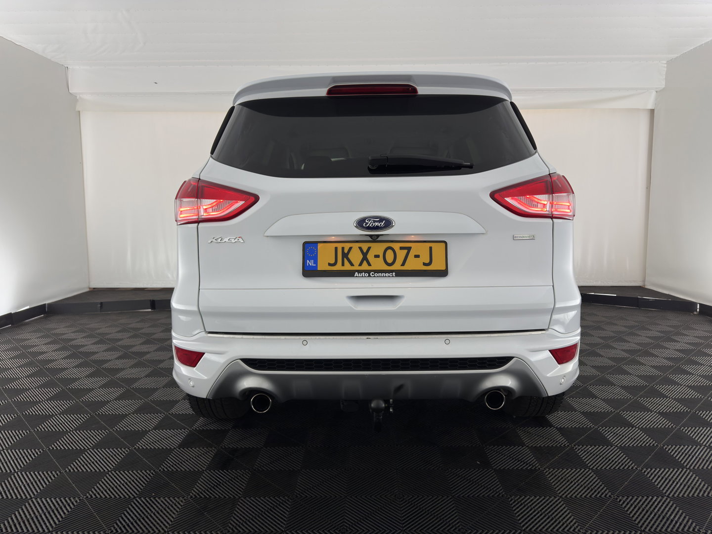 Ford Kuga 1.6 Titanium 4WD Aut. *LEATHER-FABRIC | XENON | HEATED-COMFORTSEATS | NAVI-FULLMAP | KEYLESS | CAMERA | PRIVACY-GLASS | ECC | PDC | CRUISE | 18''ALU | TOWBAR*